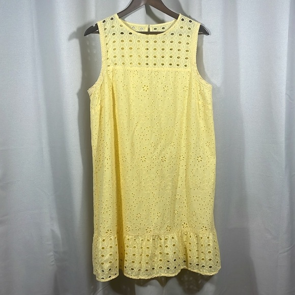 LOFT Soft Yellow eyelet Lace Blouse NWOT - Picture 2 of 8